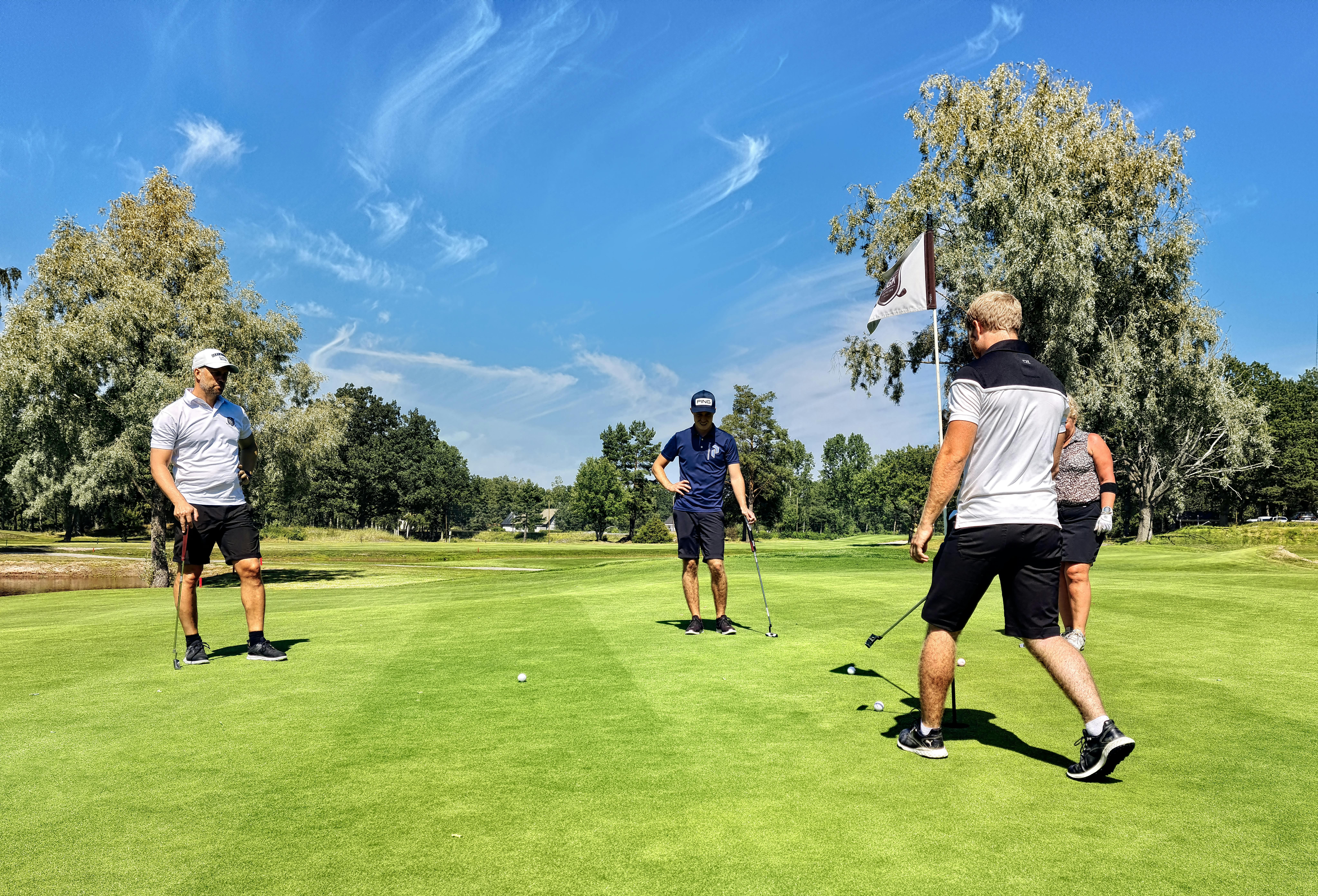 23000 golfers met Baanpermissie !